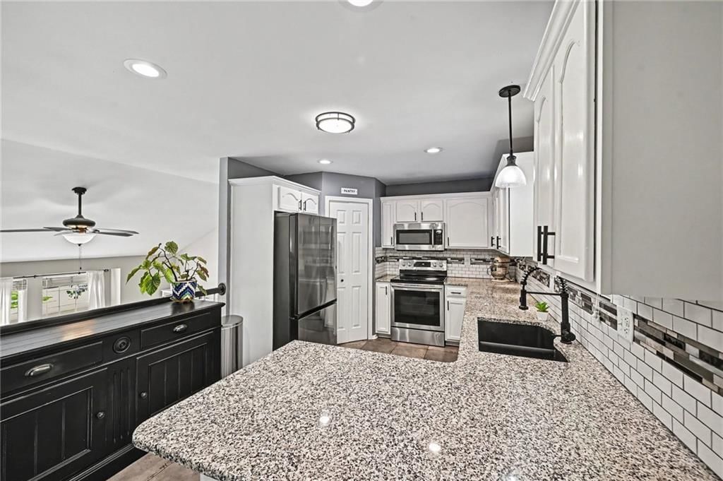 1752 Ray Street — photo 8
