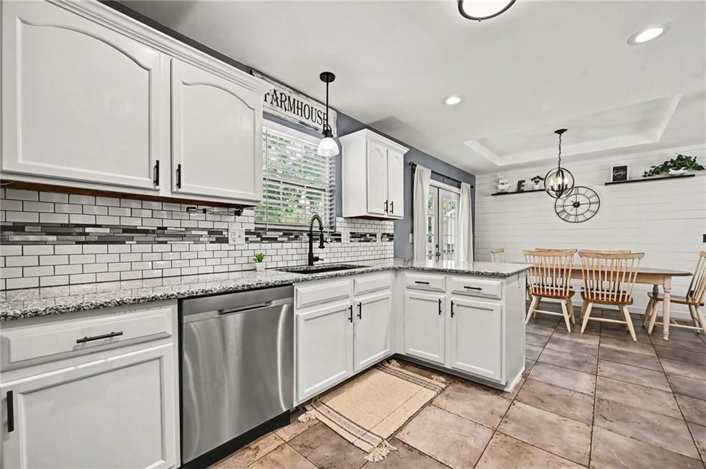 1752 Ray Street — photo 9