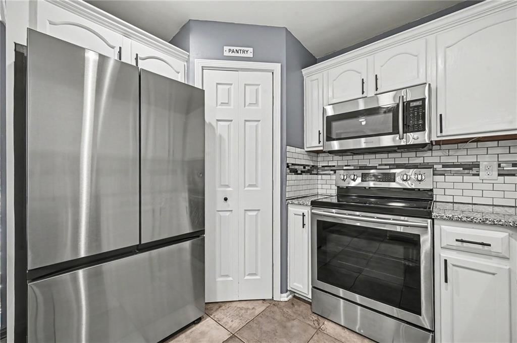 1752 Ray Street — photo 10