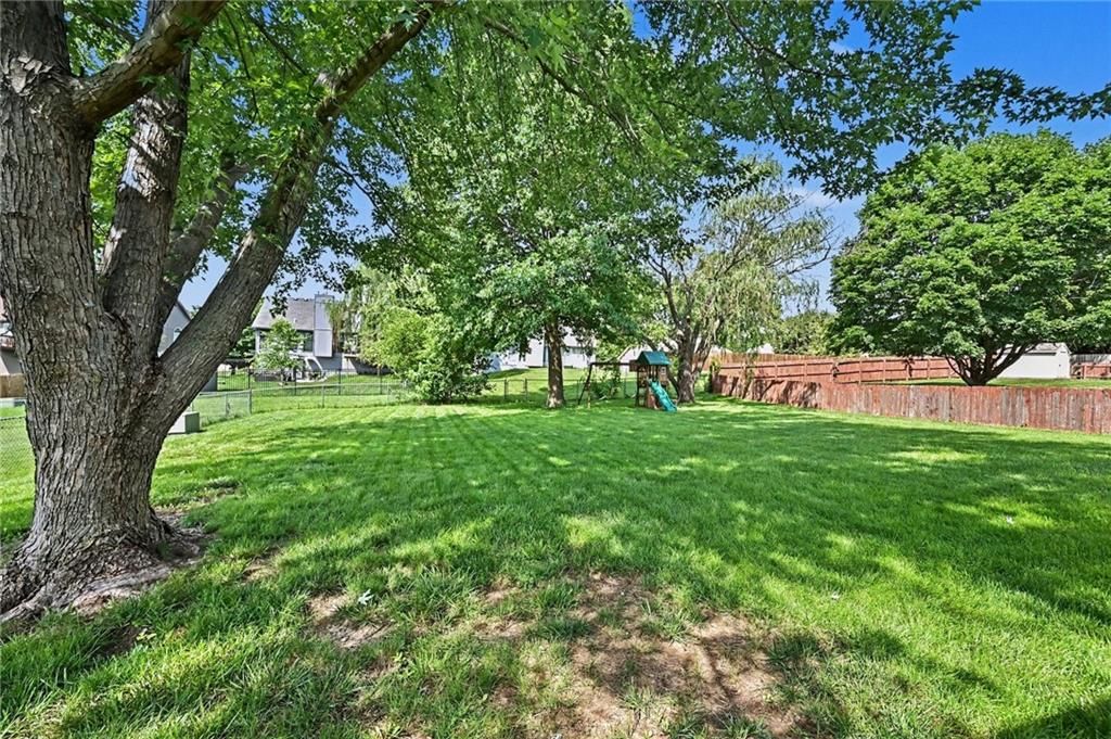 1752 Ray Street — photo 24