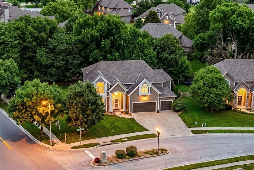 249 NE Misty Meadow Drive — photo 3