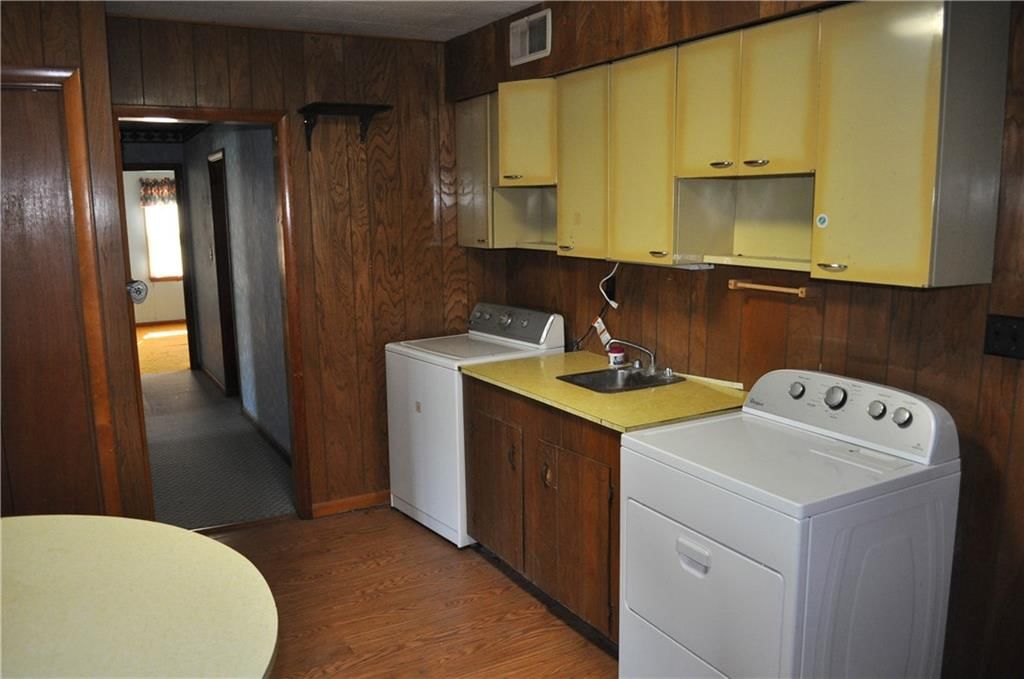 214 N Young Avenue — photo 12