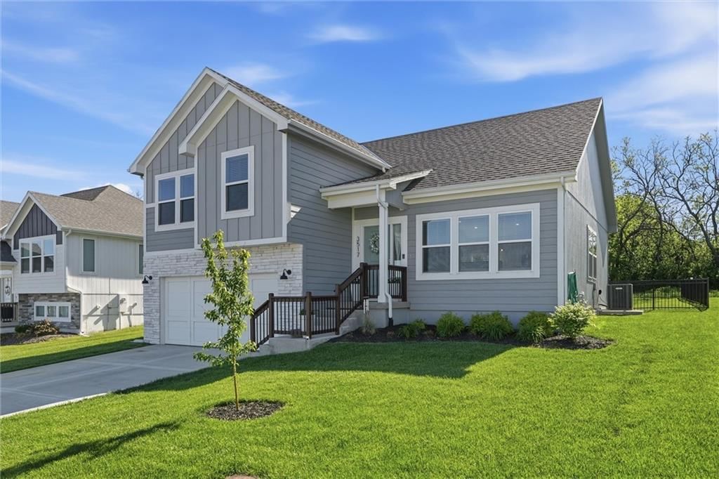 3517 SE Corbin Drive — photo 2