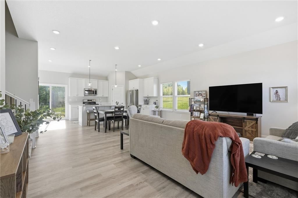 3517 SE Corbin Drive — photo 4
