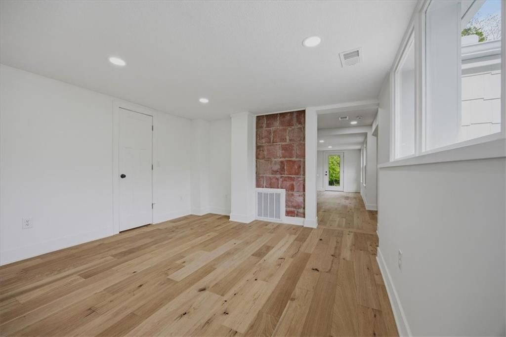 28 TLA Lake Shore Drive — photo 13