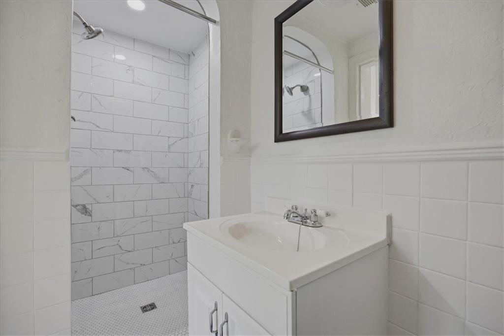 28 TLA Lake Shore Drive — photo 24