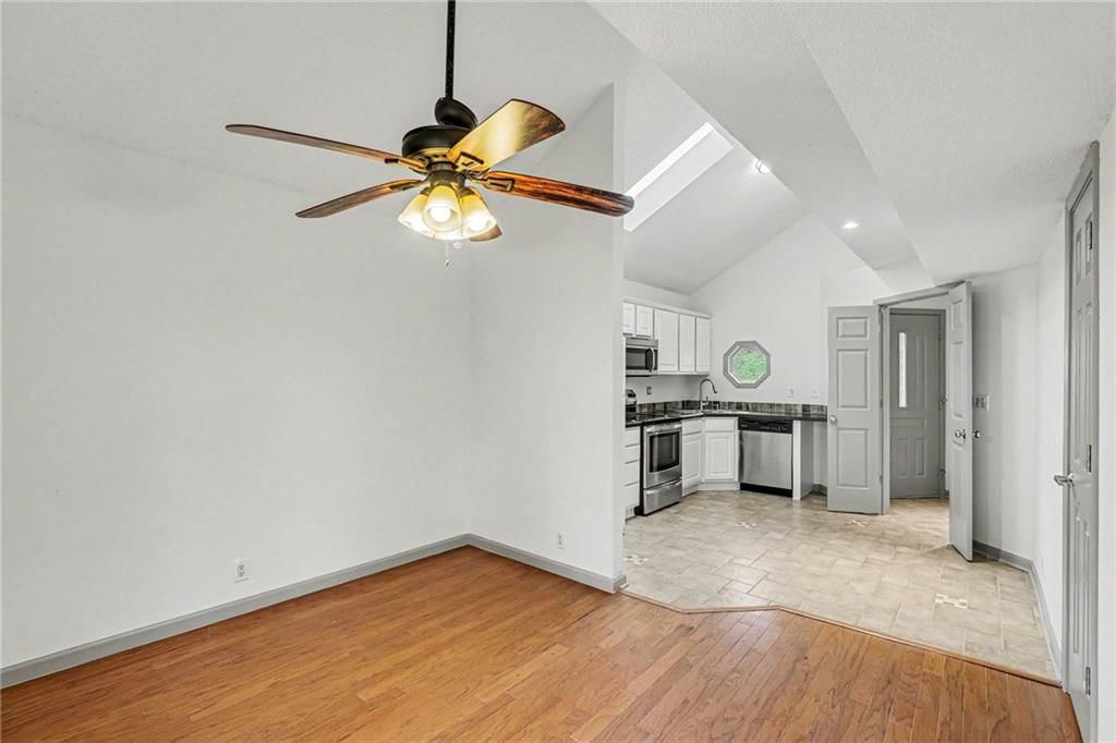 3720 Hartford Avenue — photo 10