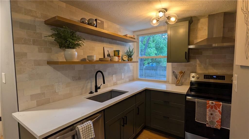 5335 Maple Street — photo 8