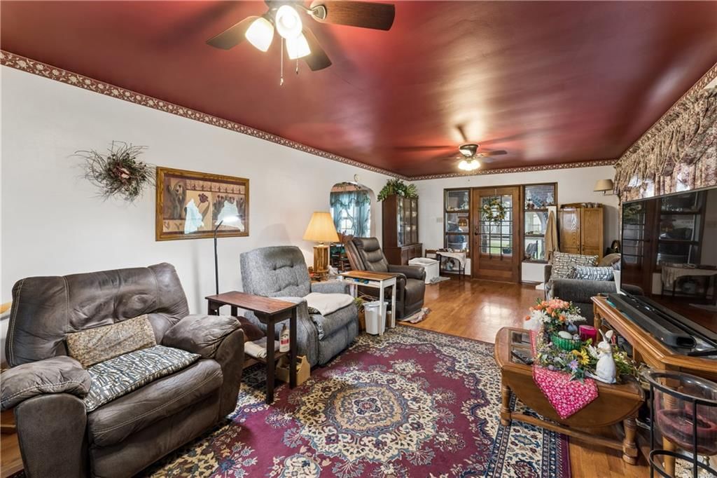 1015 S Saint Louis Street — photo 10