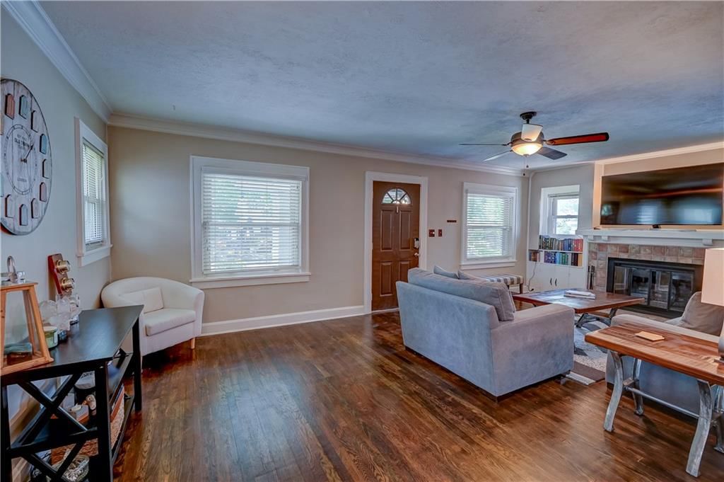 5833 Oak Street — photo 9