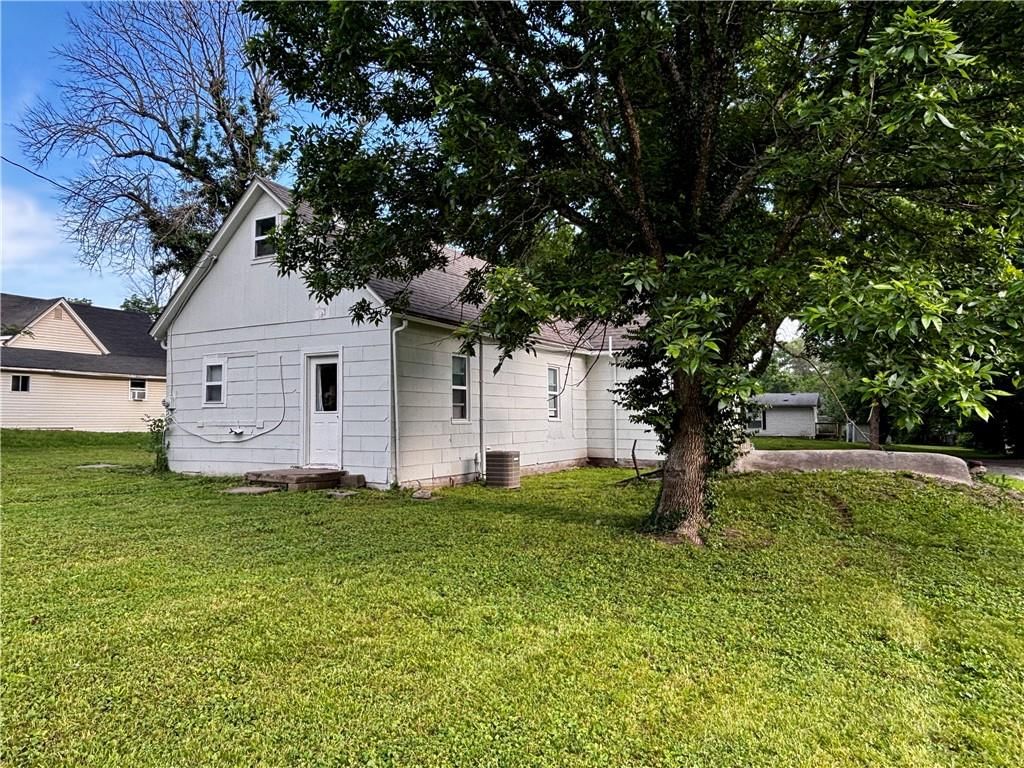 317 E Pine Street — photo 19