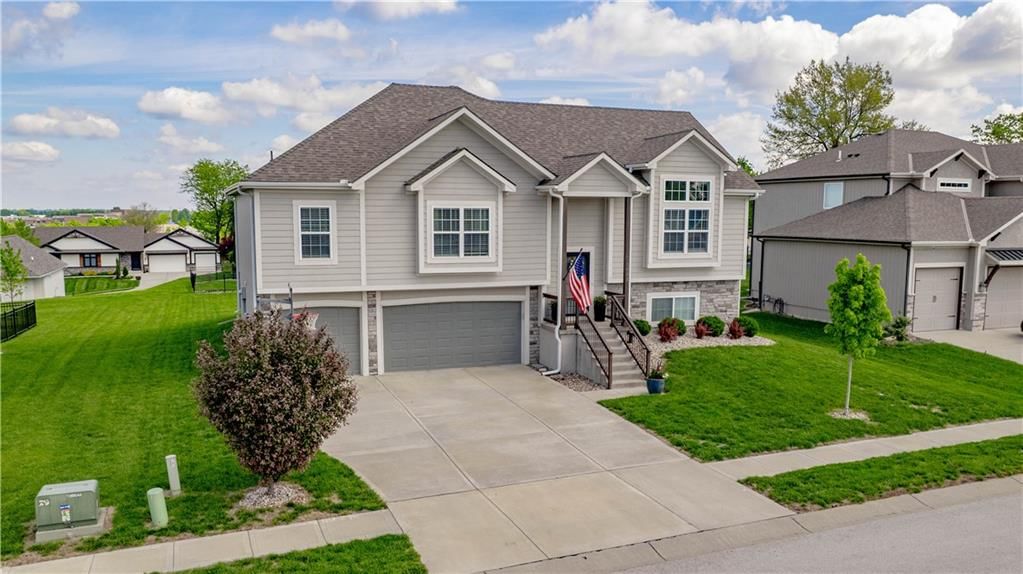 1005 SE Wood Ridge Court — photo 2