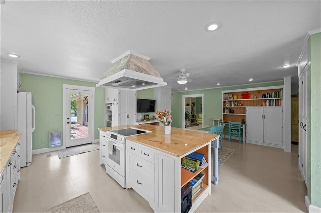 28639 Hospital Drive — photo 11