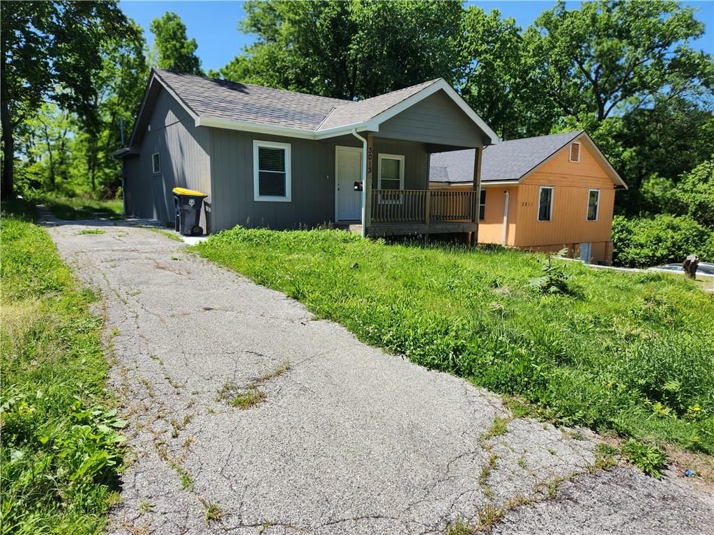 3013 E 77 Terrace — photo 1