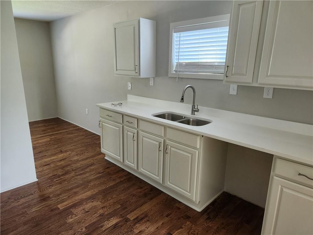 3013 E 77 Terrace — photo 3