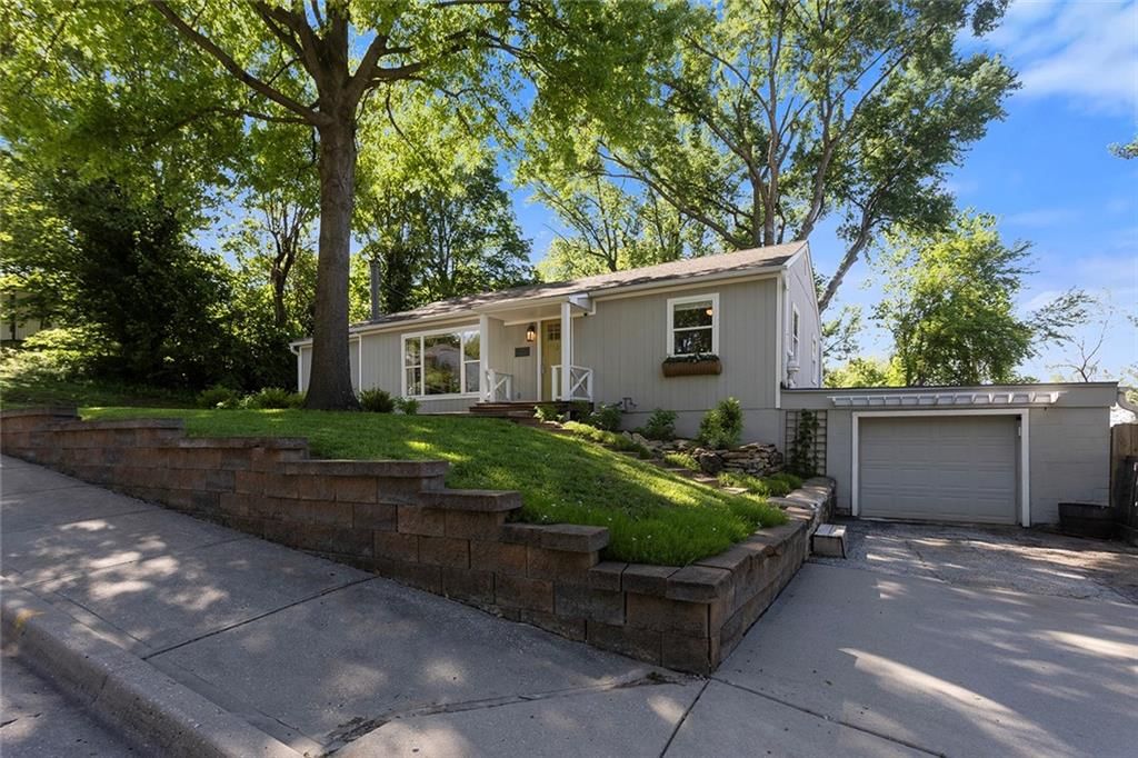 1135 ELIZABETH Street — photo 3
