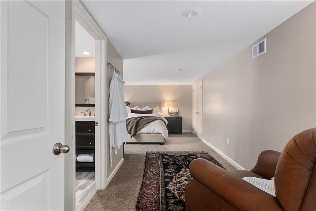 1135 ELIZABETH Street — photo 33