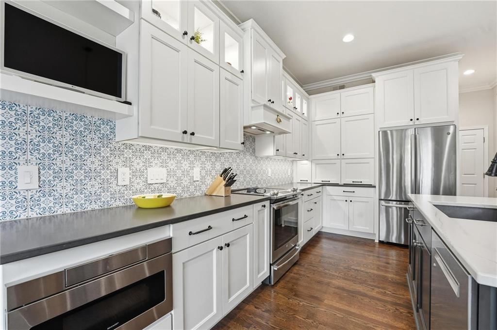 16058 Cambridge Circle — photo 18