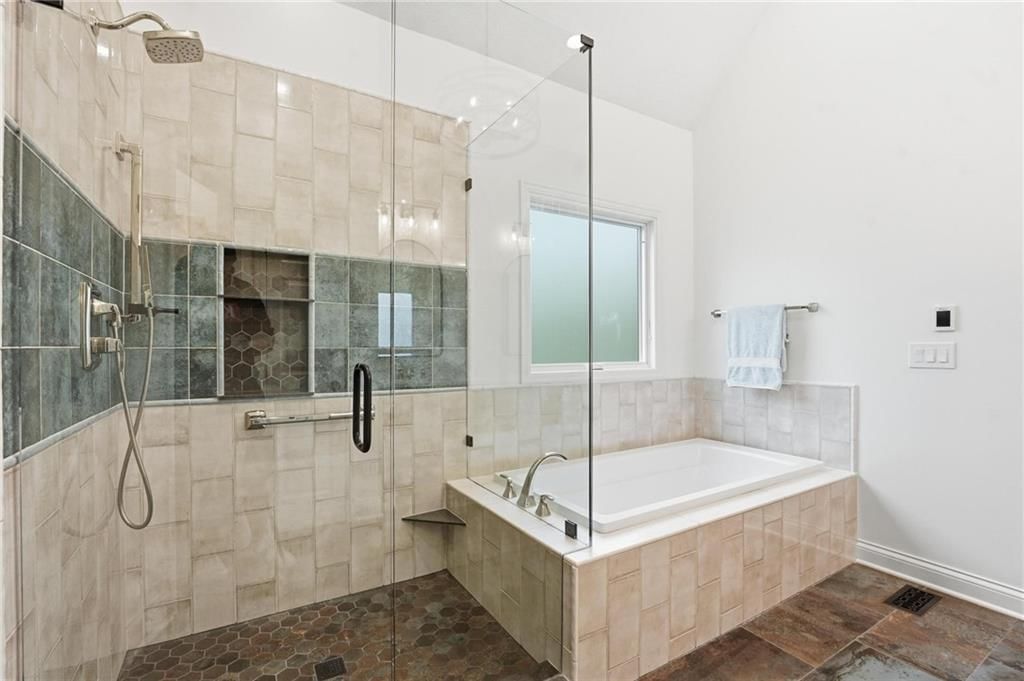 16058 Cambridge Circle — photo 28