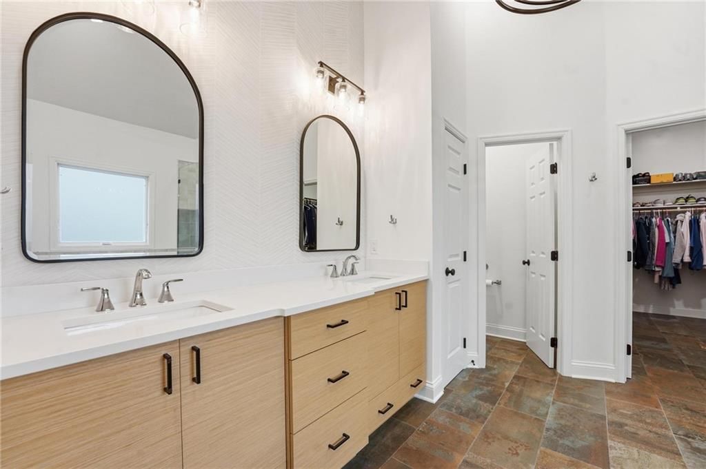 16058 Cambridge Circle — photo 29