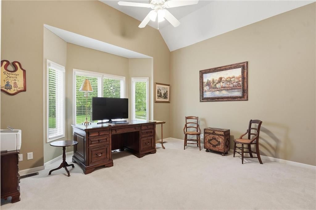 16058 Cambridge Circle — photo 32