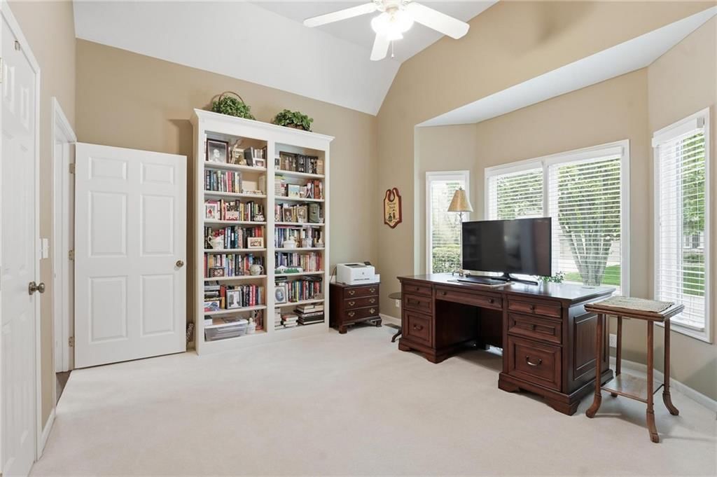 16058 Cambridge Circle — photo 33