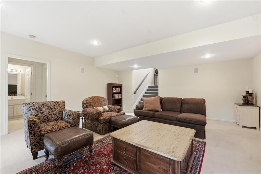 16058 Cambridge Circle — photo 41