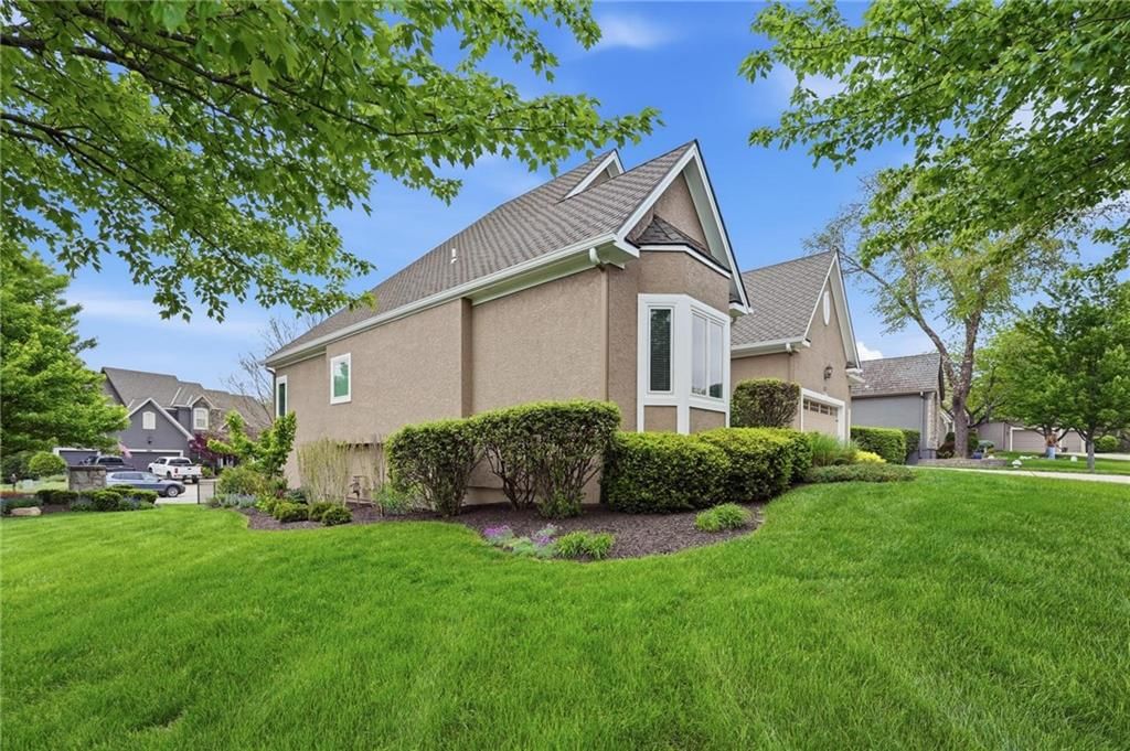 16058 Cambridge Circle — photo 46