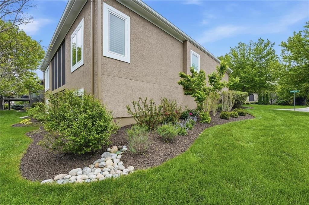 16058 Cambridge Circle — photo 47