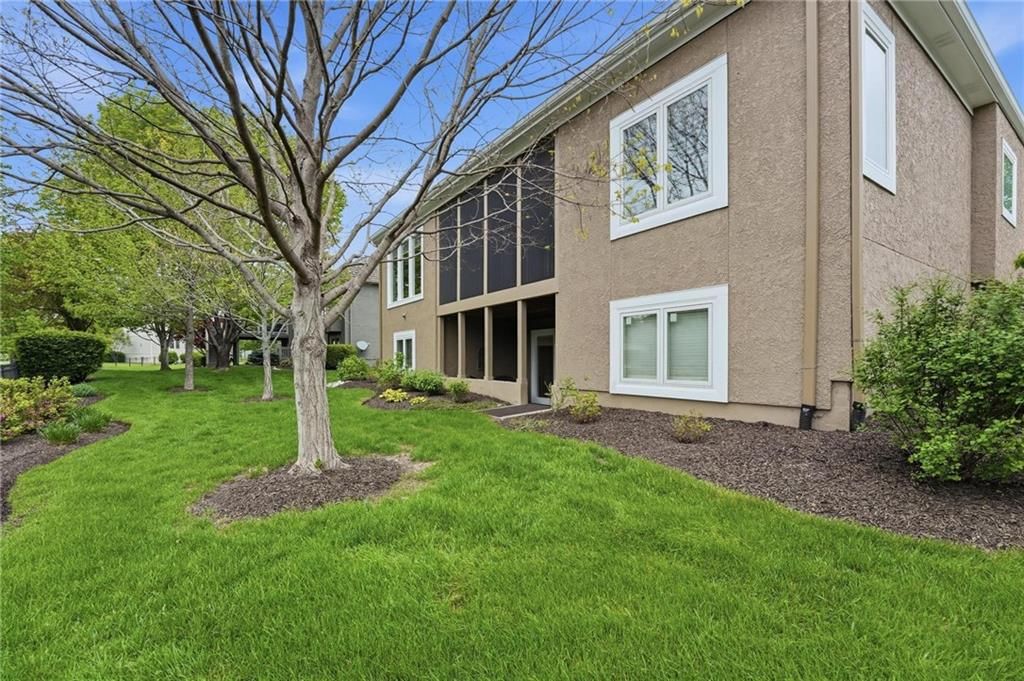 16058 Cambridge Circle — photo 48