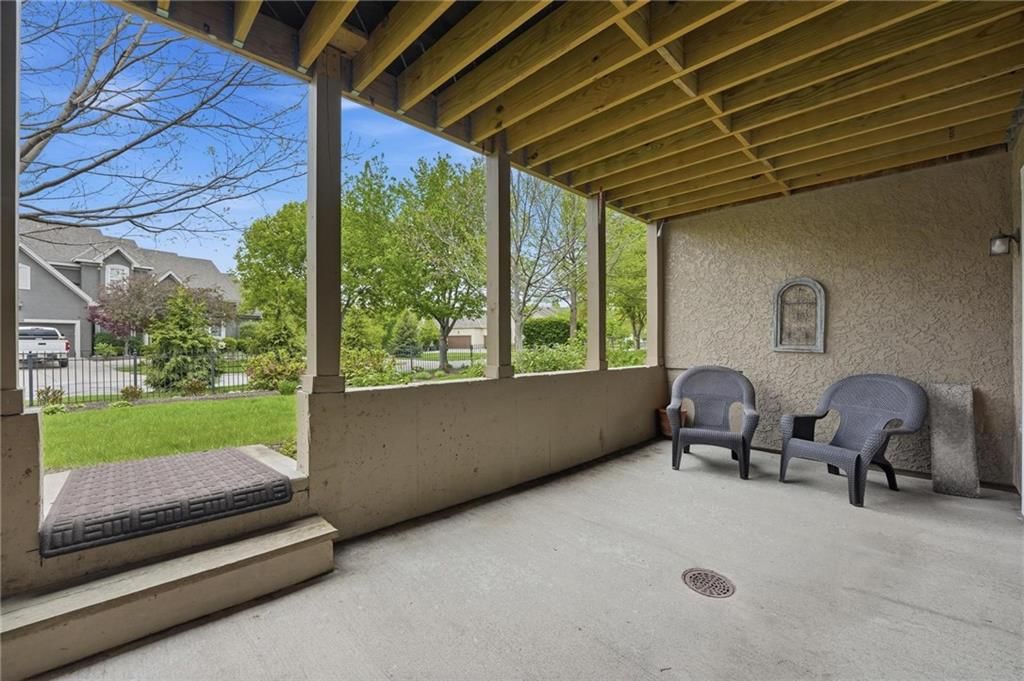 16058 Cambridge Circle — photo 49