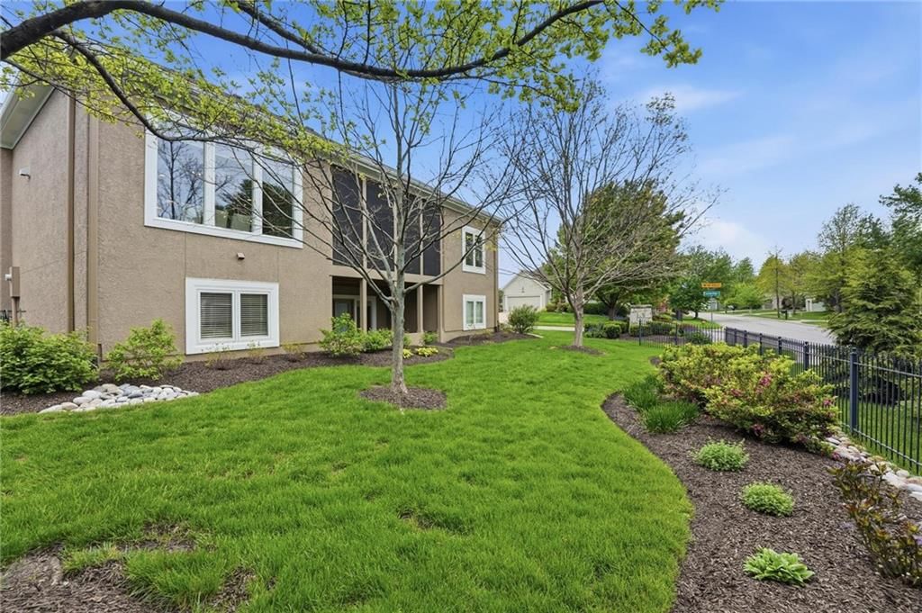 16058 Cambridge Circle — photo 51