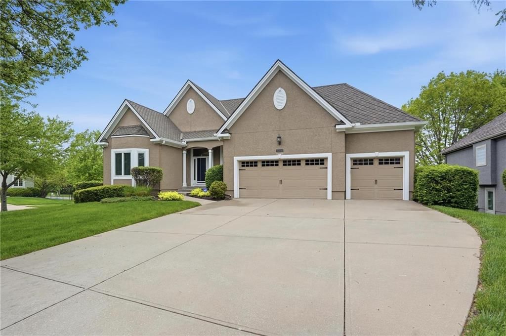 16058 Cambridge Circle — photo 52