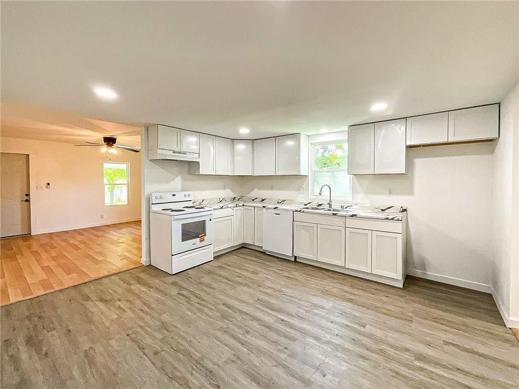1720 S Stewart Avenue — photo 11