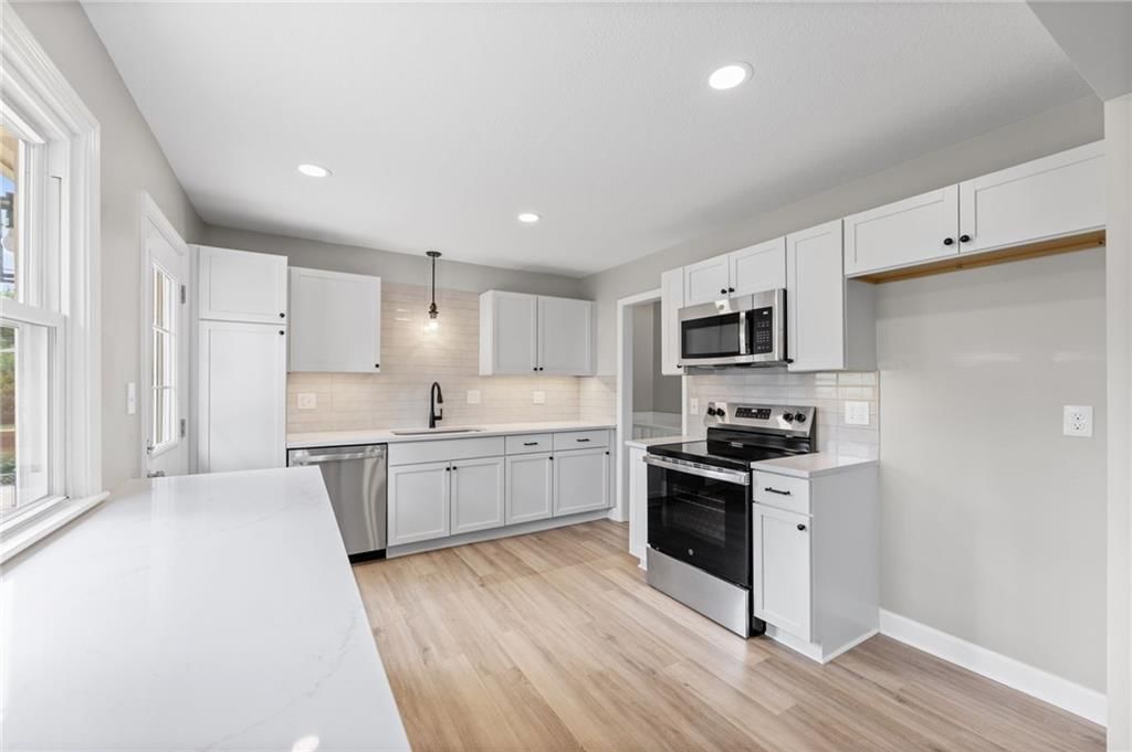 9315 Grant Drive — photo 10