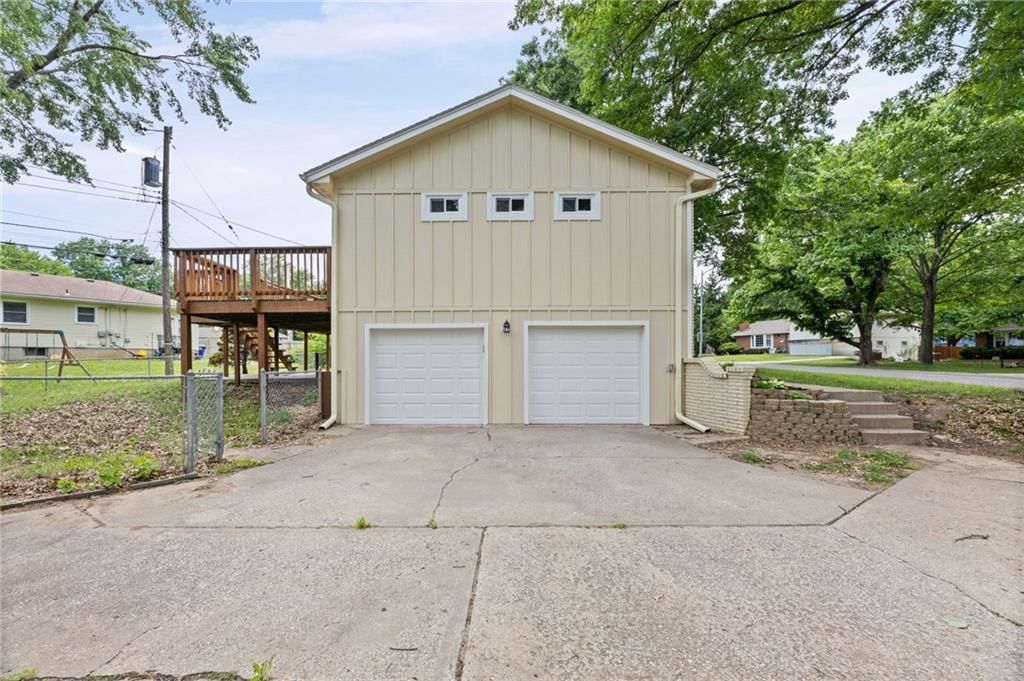 9315 Grant Drive — photo 36