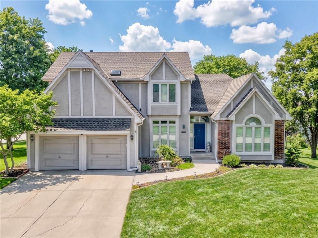 602 Ridgewood Drive — photo 2