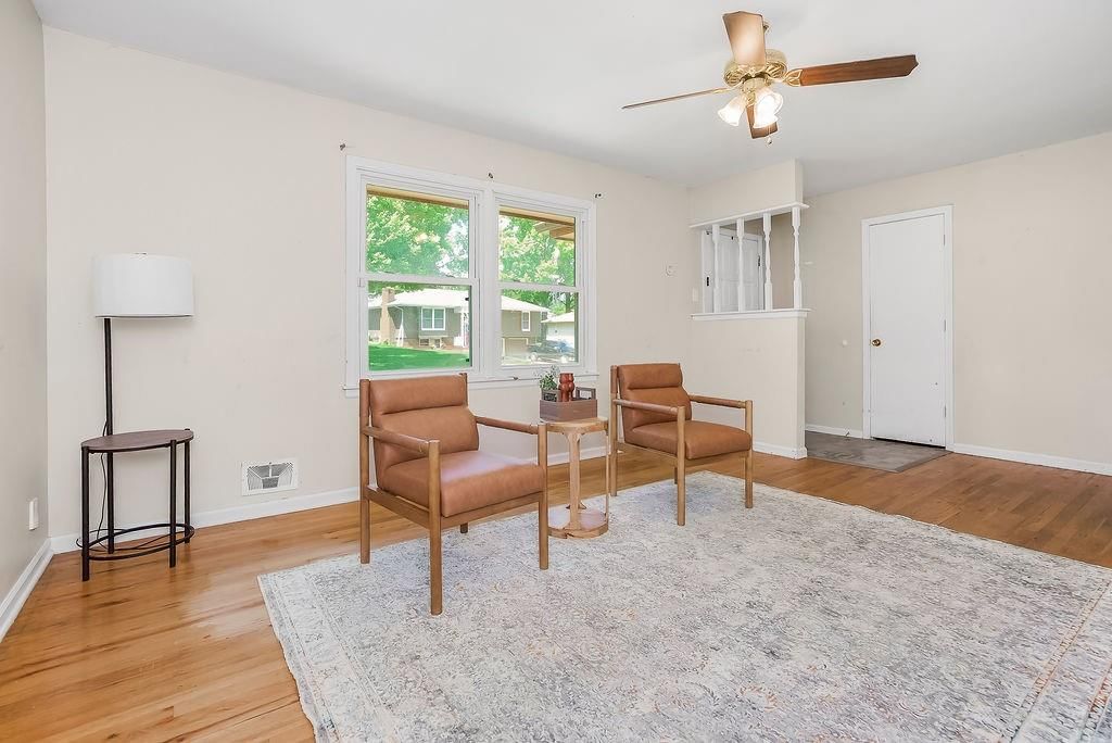 1819 N York Street — photo 4