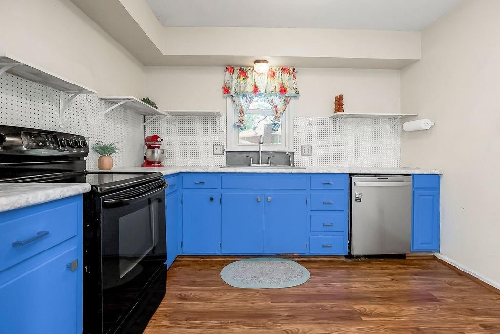 1819 N York Street — photo 11