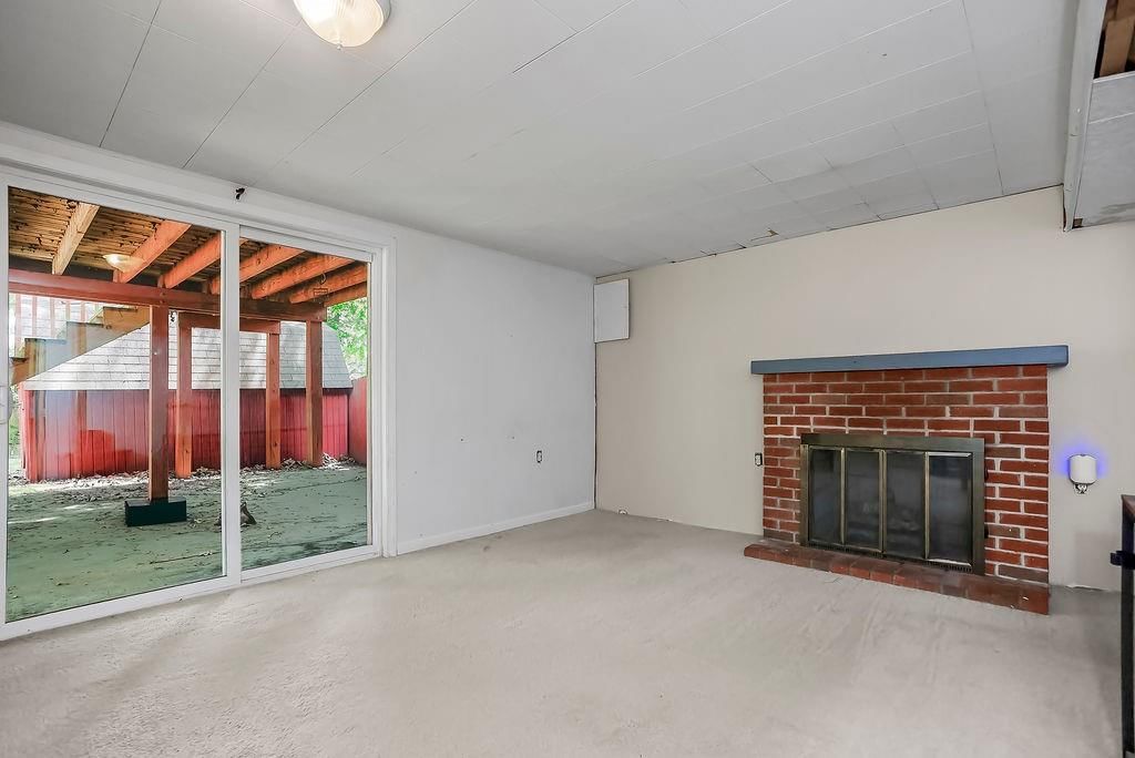 1819 N York Street — photo 25