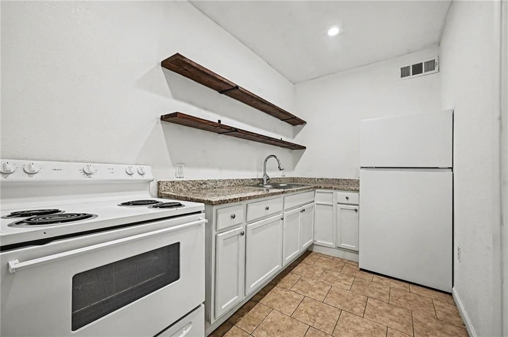 3319 E 30th Street — photo 8