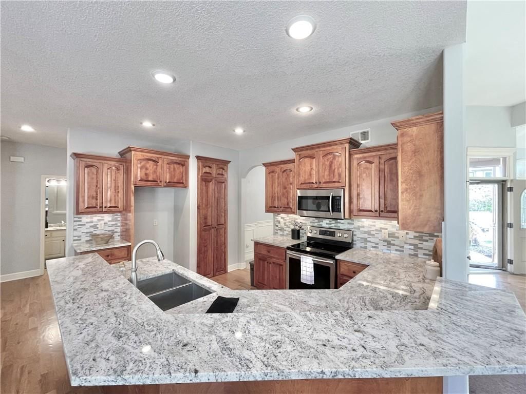 8636 N Utica Avenue — photo 9