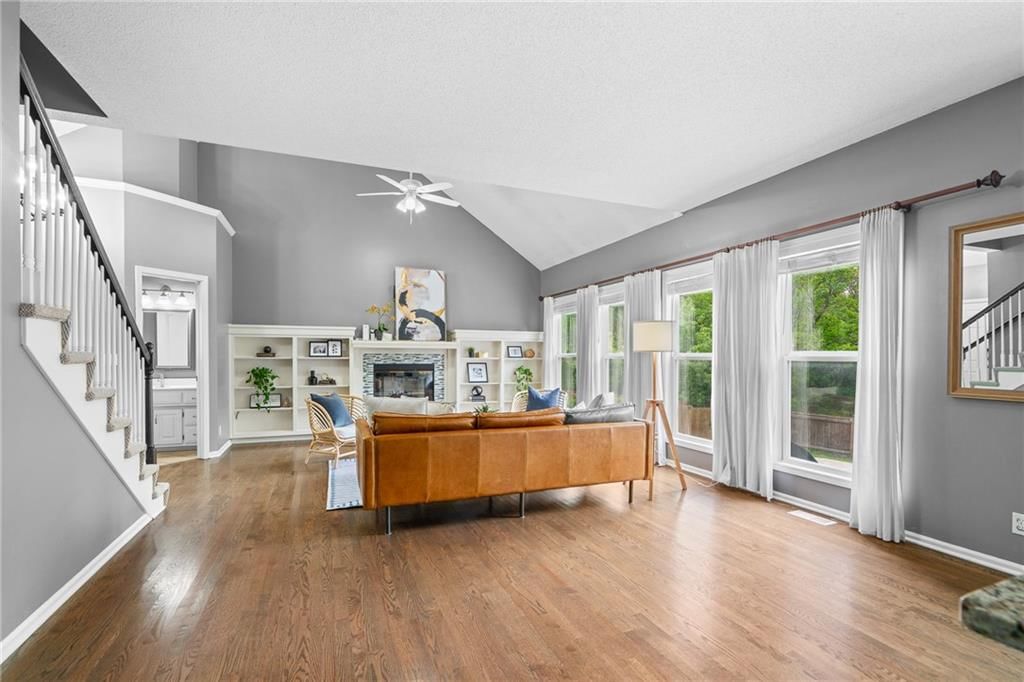 15935 S Avalon Street — photo 10