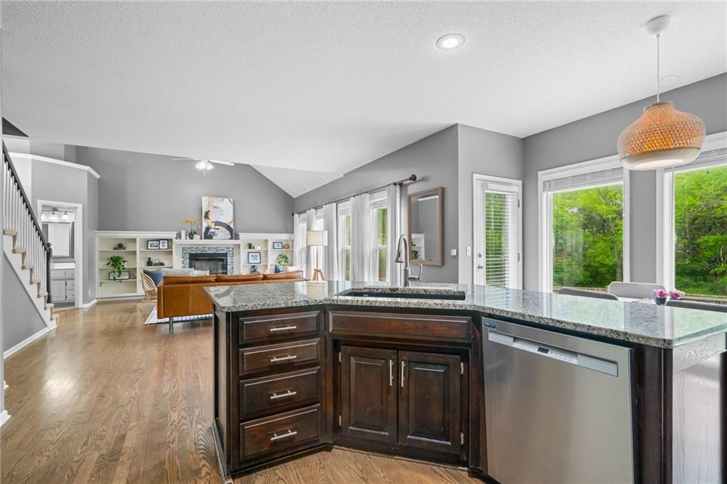 15935 S Avalon Street — photo 15