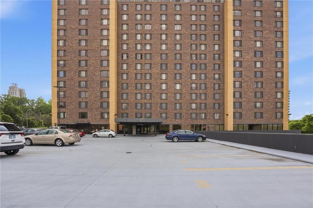 700 E 8th Street — photo 3