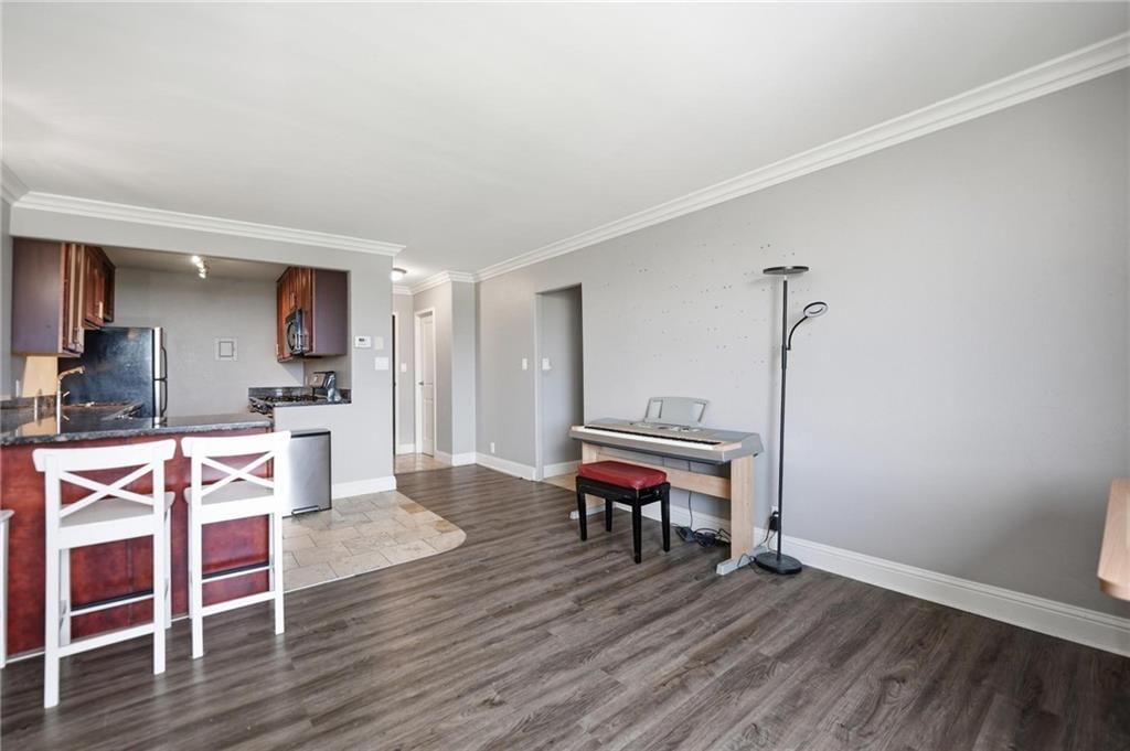 700 E 8th Street — photo 11