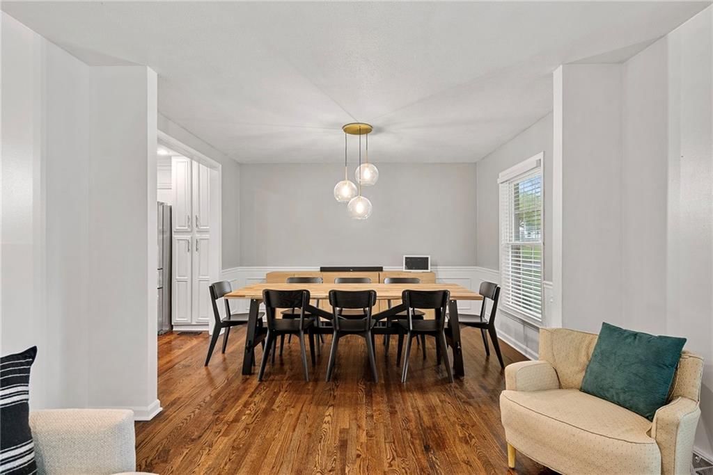 10900 Forest Avenue — photo 14