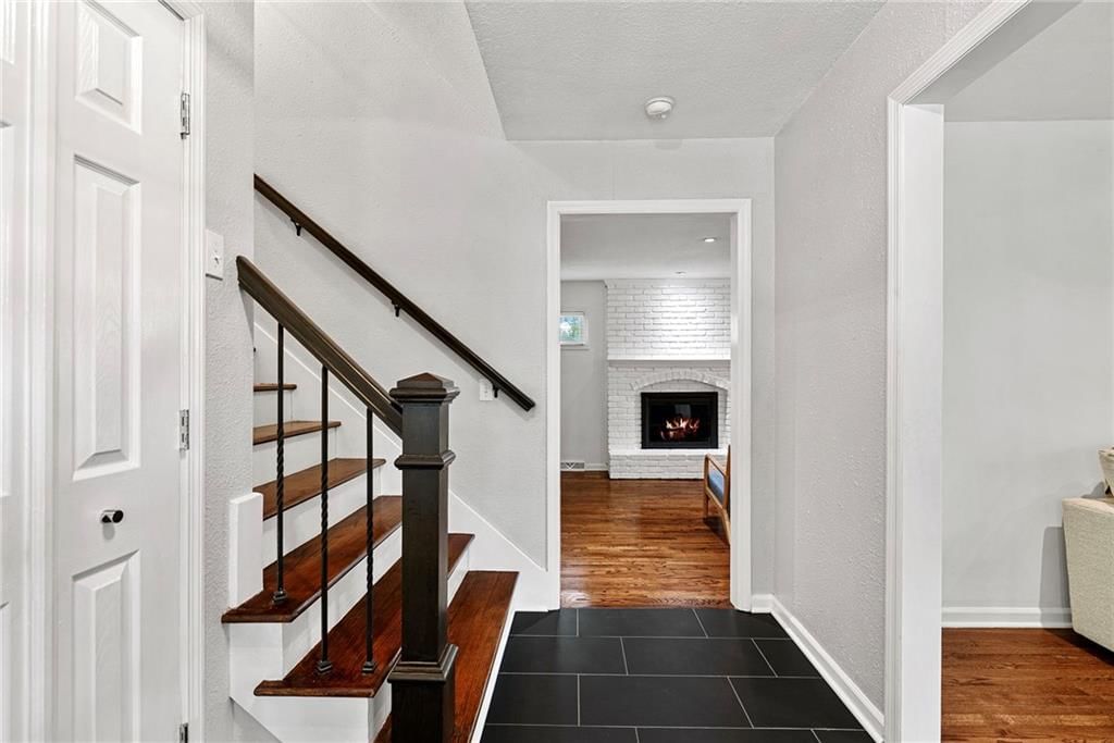 10900 Forest Avenue — photo 21
