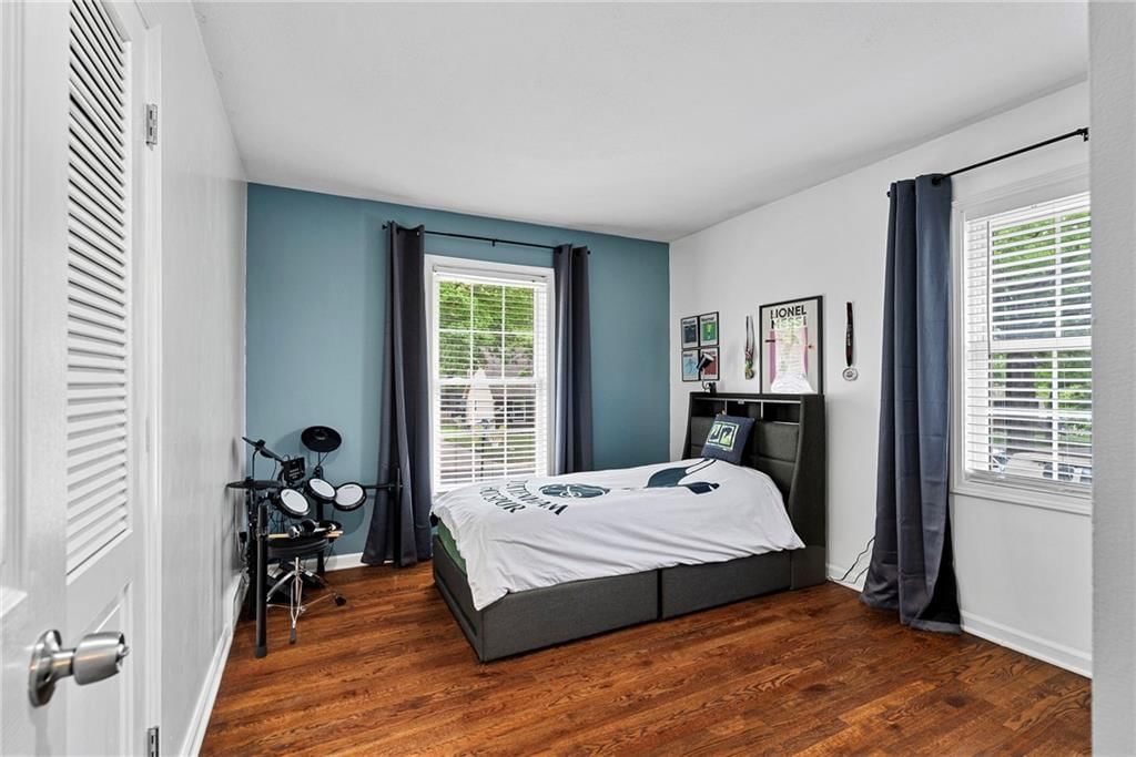 10900 Forest Avenue — photo 30