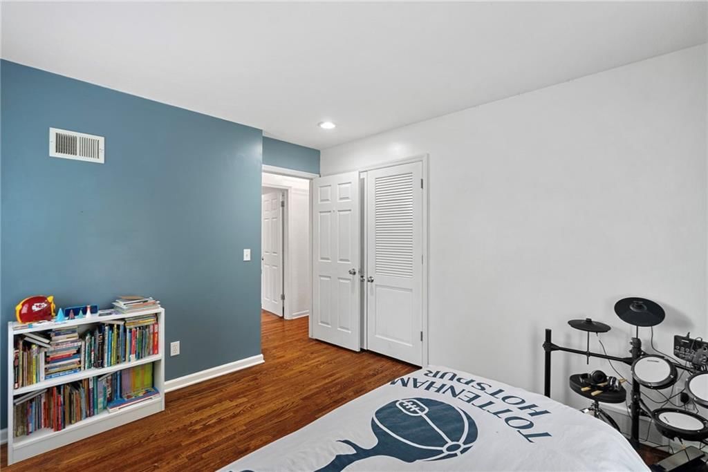 10900 Forest Avenue — photo 31